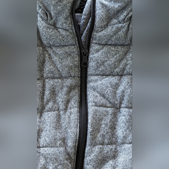 Banana Republic Vest with faux Sherpa lining Size Small - Picture 10 of 11